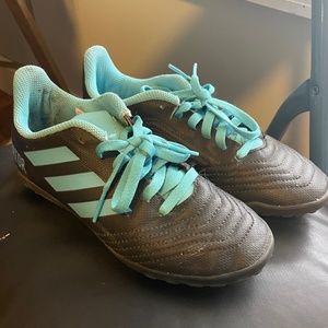Kids indoor soccer cleats
